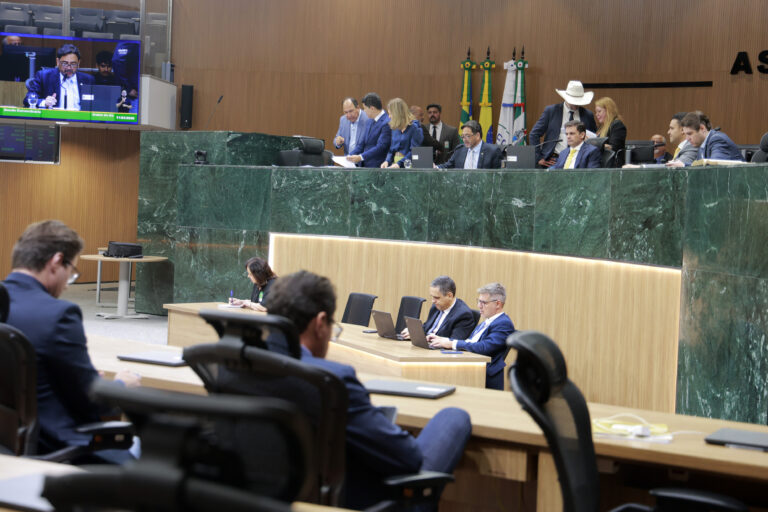 Deputados aprova fim da “taxa do agro” e perdão tributário a pecuaristas