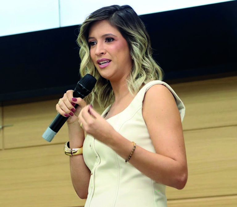 PALESTRA “AUTISMO, DO DIAGNÓSTICO AO DIREITO” MOBILIZA PÚBLICO E LOTA PLENÁRIO DA CÂMARA