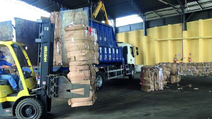 Troca de recicláveis por bônus na fatura de energia evitou emissão de mais de 9,5 mil toneladas de CO2 em Goiás