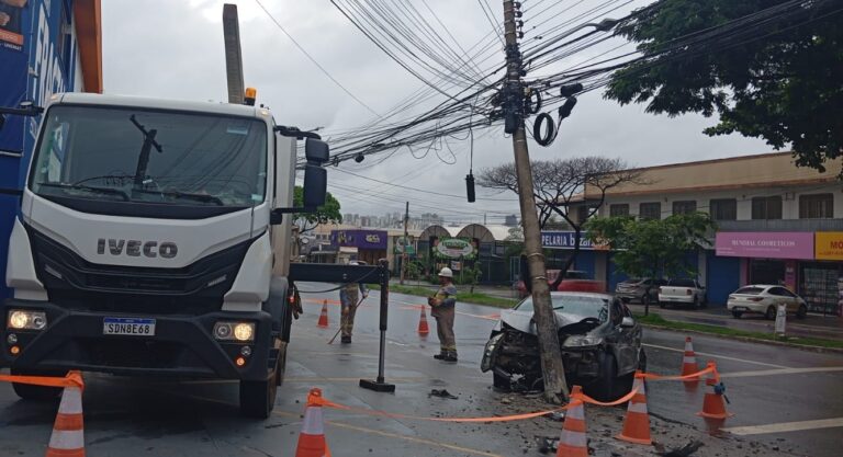 Motoristas de Goiás derrubaram nove postes por dia no primeiro trimestre de 2026