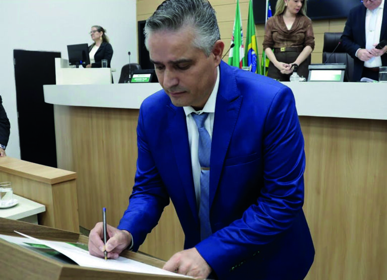 Câmara de Rio Verde dá início às sessões ordinárias de junho e empossa suplente de vereador Enildo Cabral