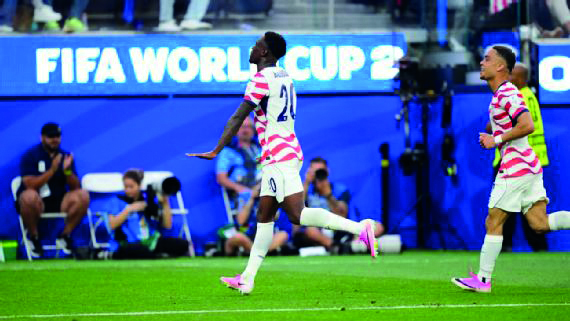 Estados Unidos dominam Paraguai e vencem na 1ª rodada da Copa com show de Balogun; Maurício marca, mas Bobadilla faz gol contra