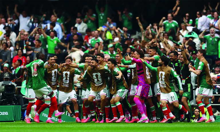 México abre Copa vencendo África do Sul em duelo com três expulsões