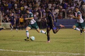 Rio Verde vence Mineiros fora de casa e segue invicto na liderança da Divisão de Acesso