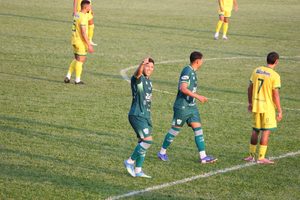 Rio Verde abre 2 a 0, com um jogador a mais, e cede empate ao Bom Jesus
