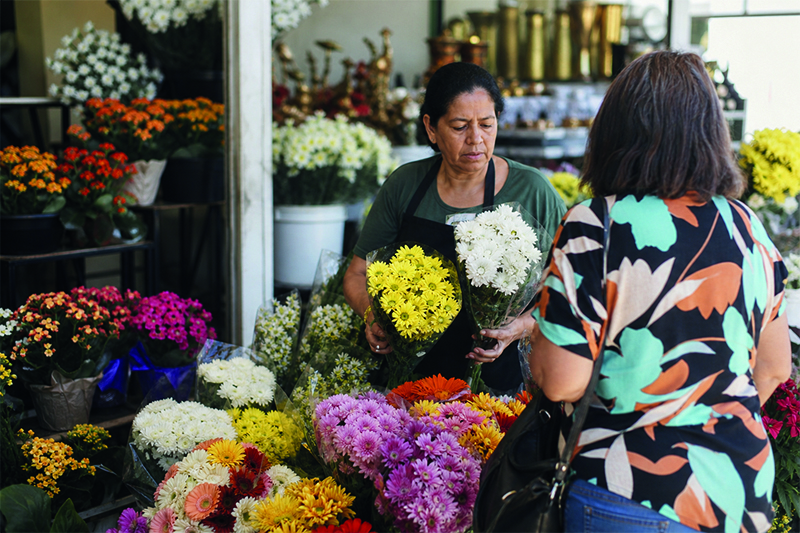 Dia de Finados: homenagem e saudade também exigem atenção aos preços das flores em Rio Verde